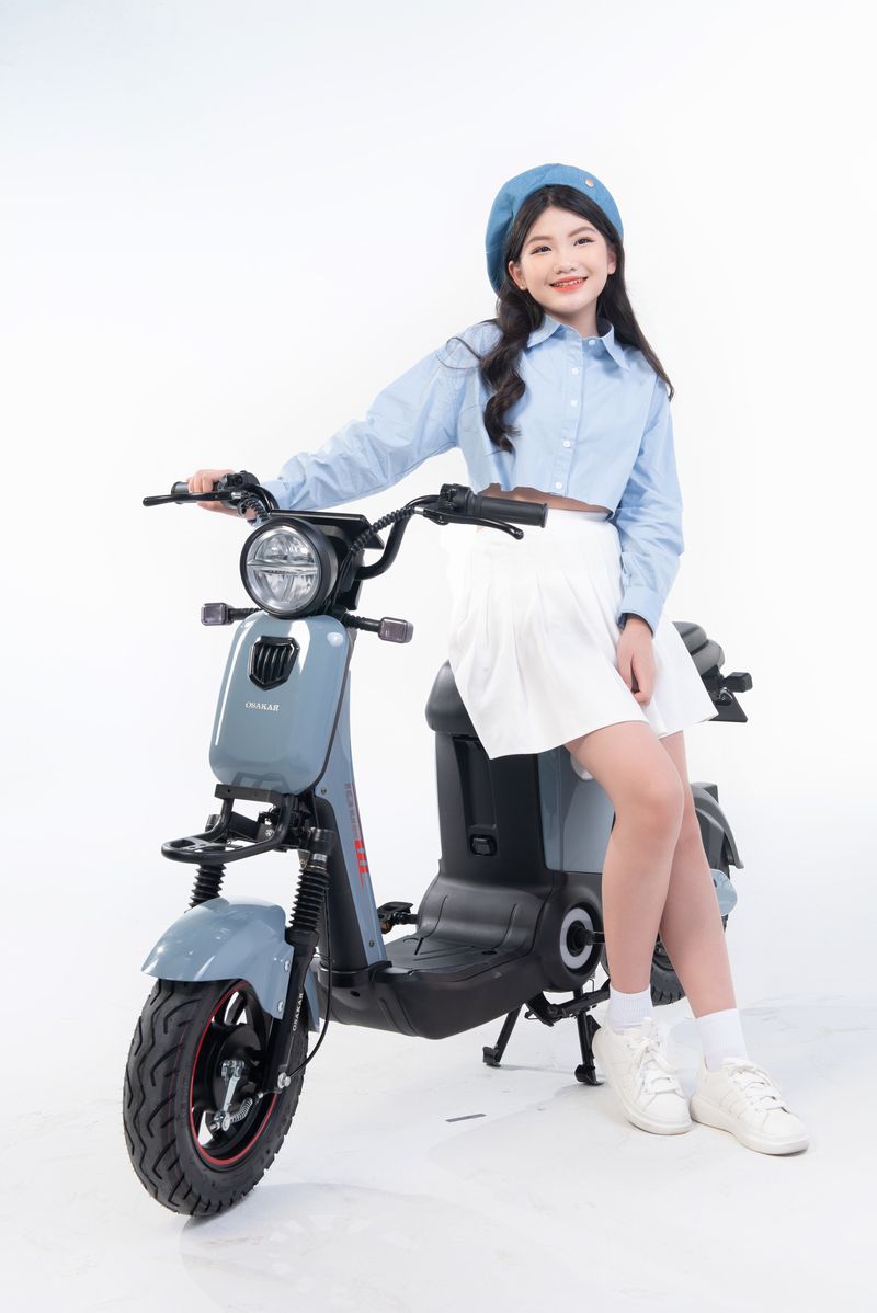 Thời gian sạc đầy pin xe máy điện Osakar Mandi mất bao lâu?