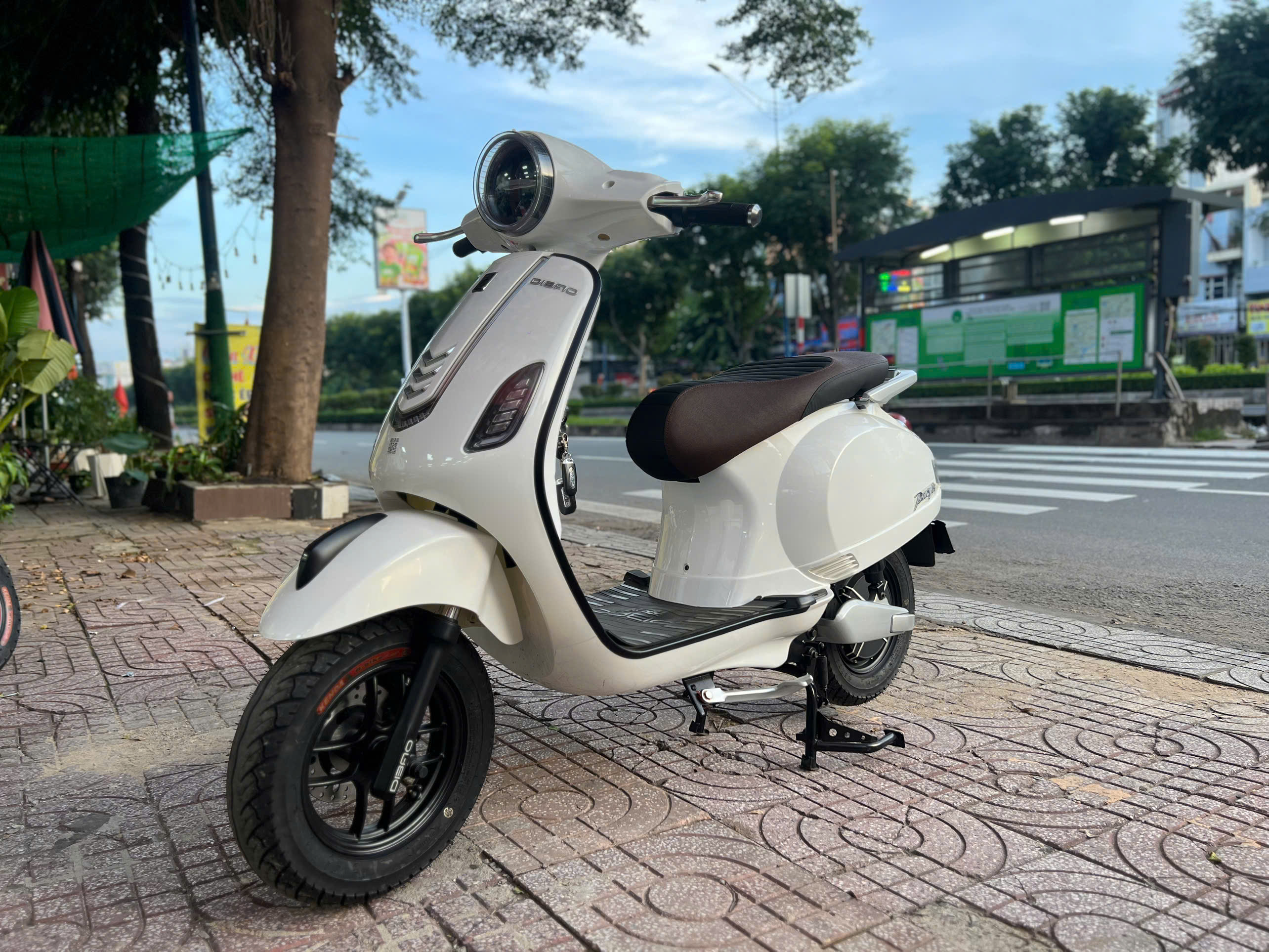 Nhiều người dân chần chừ, không dám mua xe máy xăng