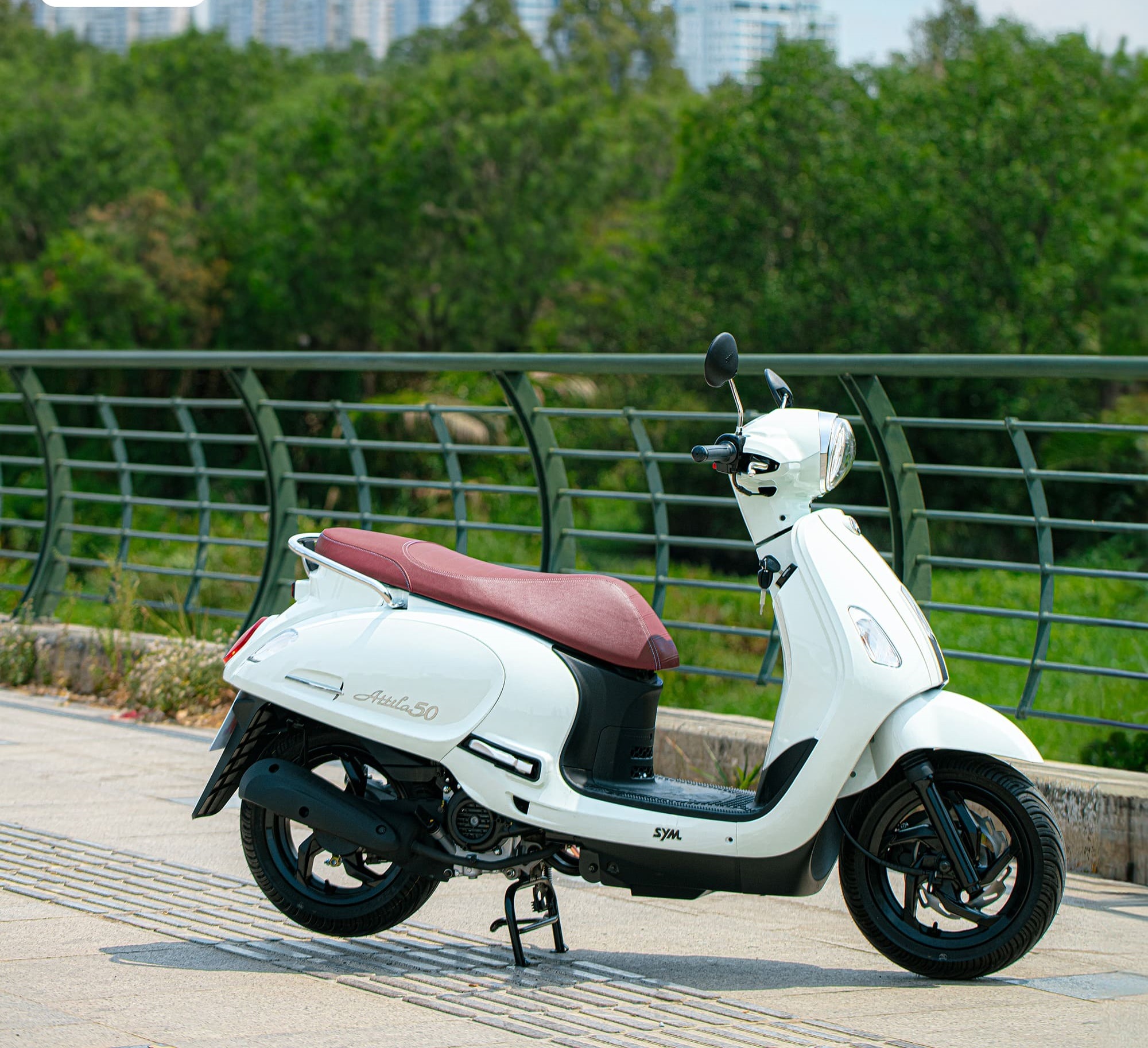 Nhiều người dân chần chừ, không dám mua xe máy xăng