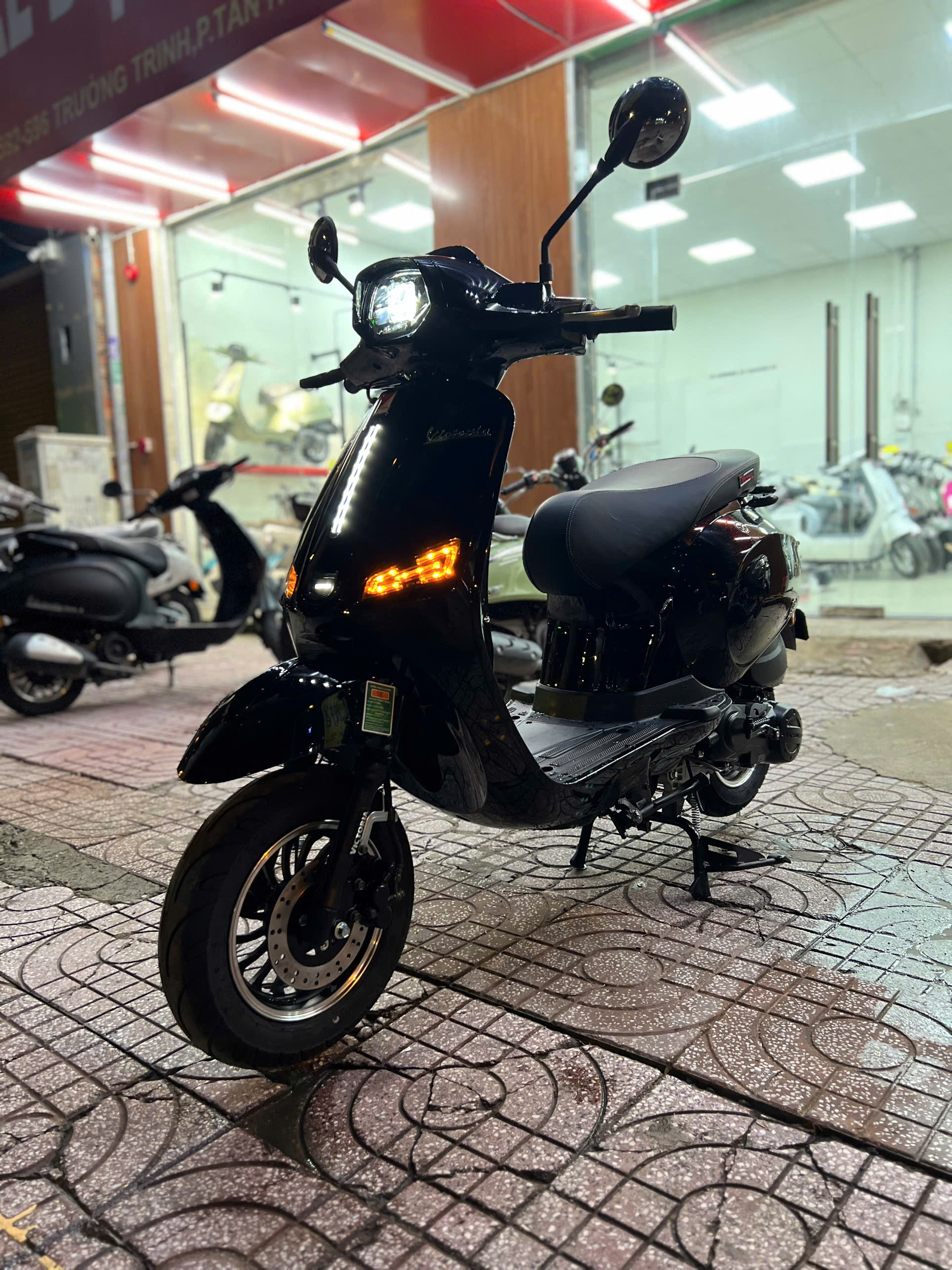 Ngày tựu trường kề cận, các chiến thần xe máy điện, xe đạp điện 